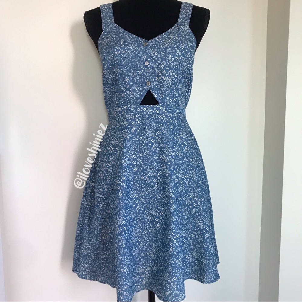 •Forever 21• Flared Cutout Dress M - Picture 1 of 6